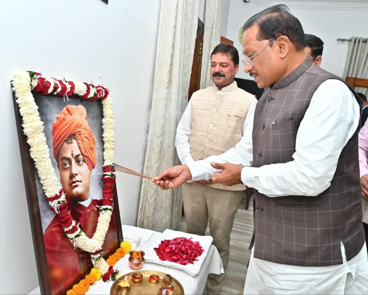 *स्वामी विवेकानंद जयंती पर मुख्यमंत्री श्री विष्णु देव साय ने किया नमन, युवाओं से राष्ट्र निर्माण में आगे आने का आह्वान*